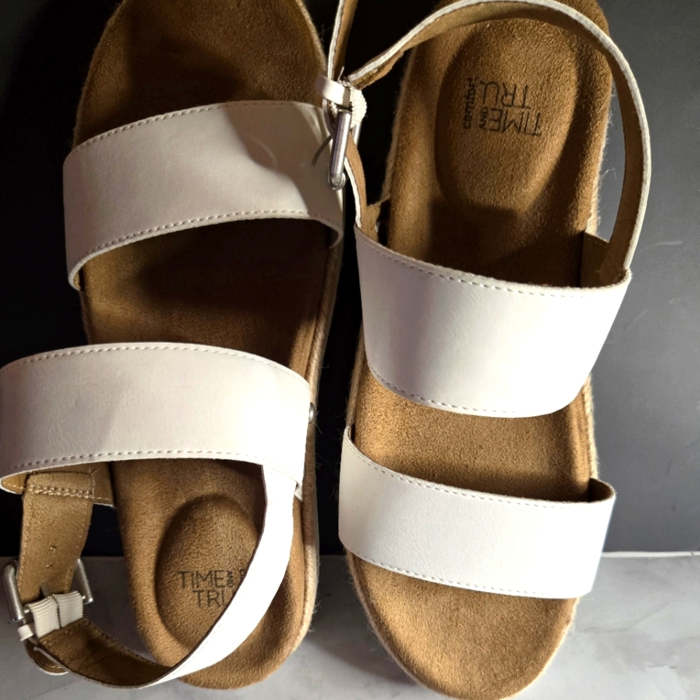 Clearance! Time & Tru 10 White Sandals